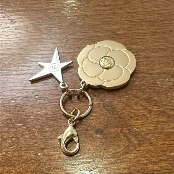 Chanel beauty charm - Picture 3 of 3